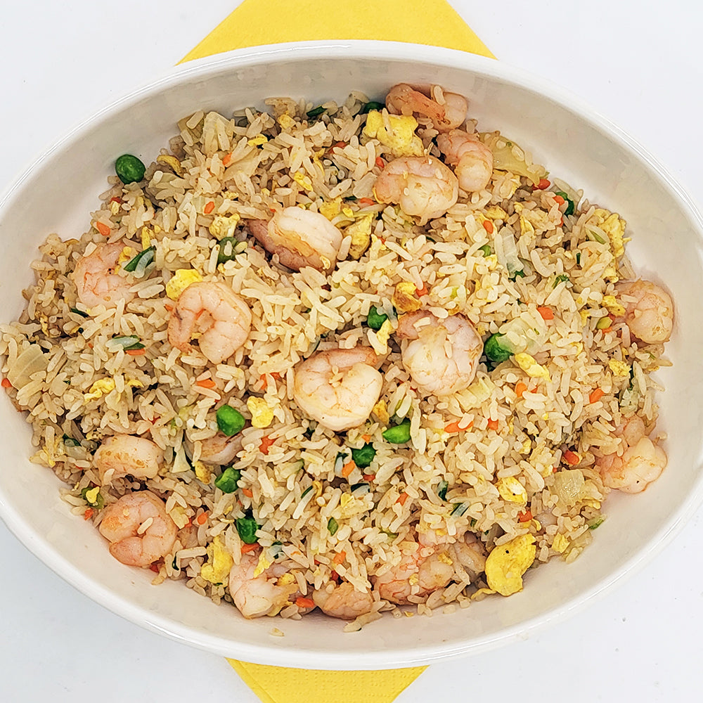Saeu yachae-bokkeumbap (Korean shrimp vegetable fried rice) served and plated | Banchan365
