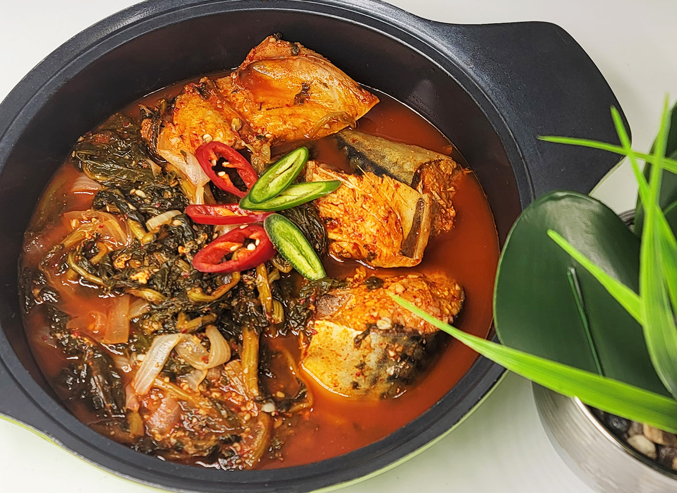 Siraegi godeungeo-jorim (Korean braised mackerel with dried radish greens) served and plated | Banchan365