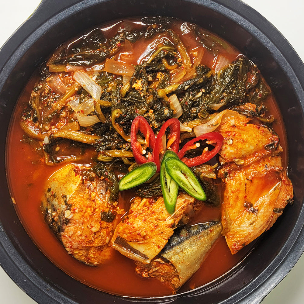 Siraegi godeungeo-jorim (Korean braised mackerel with dried radish greens) – packaged for delivery | Banchan365