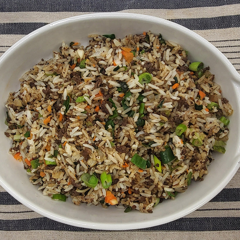Sogogi yachae-bokkeumbap (Korean beef vegetable fried rice) served and plated | Banchan365