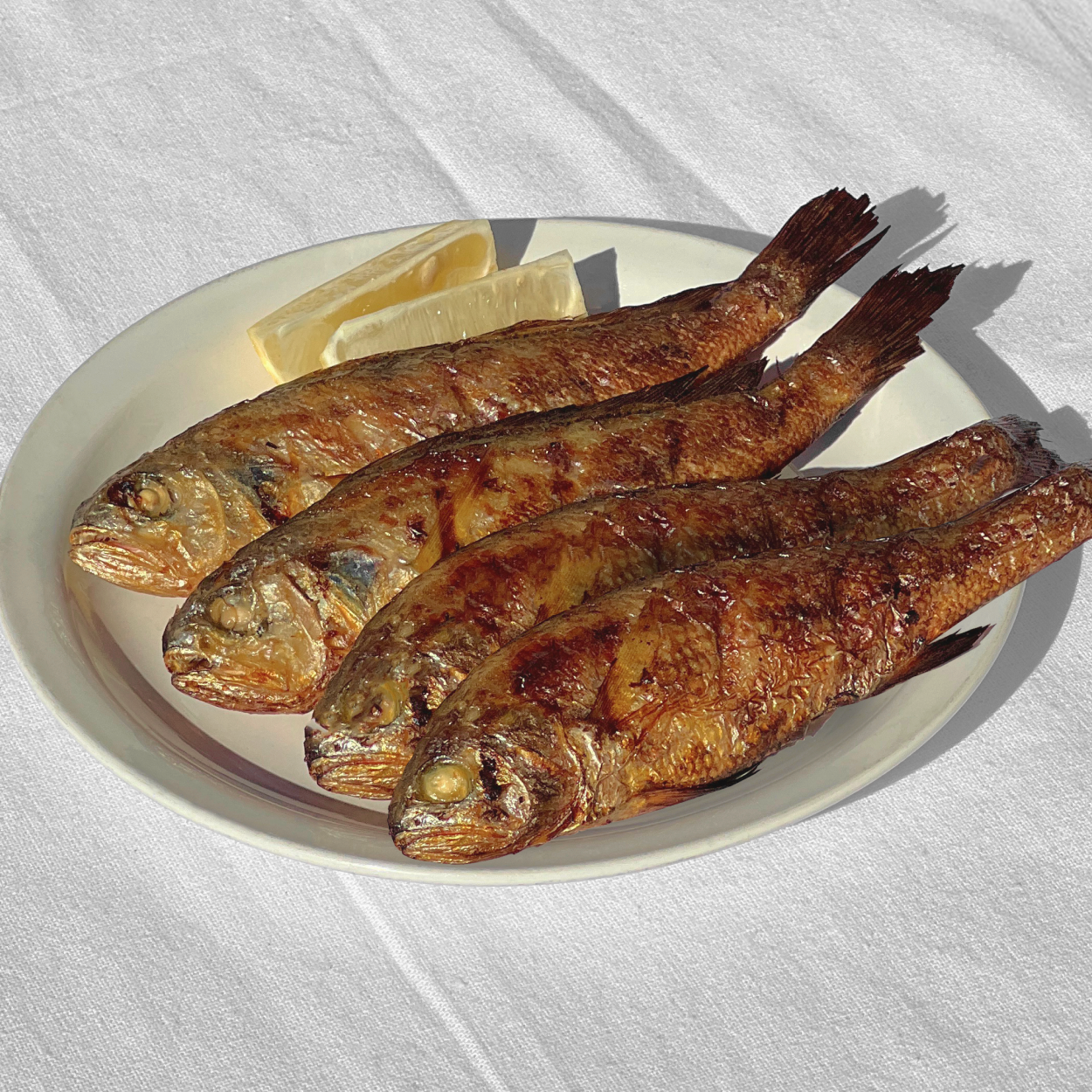 Close-up view of Yeonggwang gulbi (Korean grilled yellow croaker, Yeonggwang specialty) – 4 pieces | Banchan365