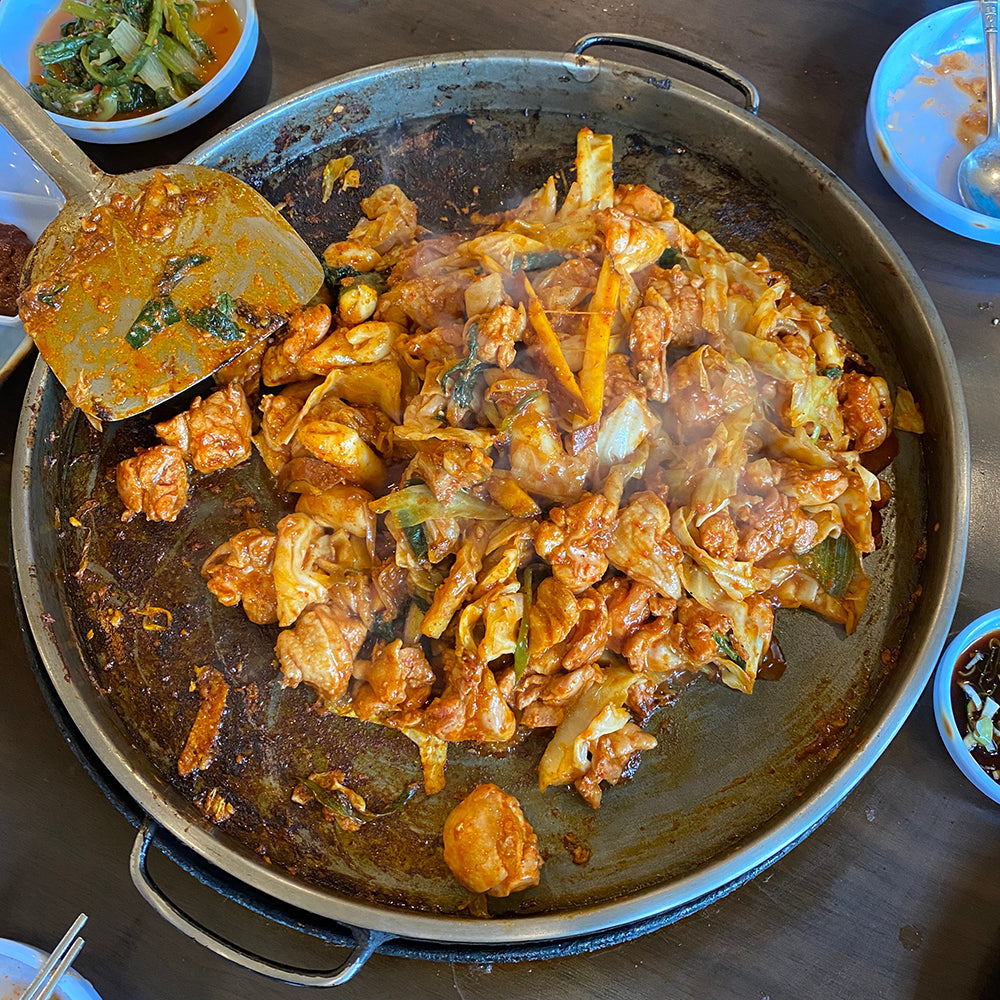 Chuncheon dakgalbi (Korean spicy stir-fried chicken, Chuncheon style) served and plated | Banchan365