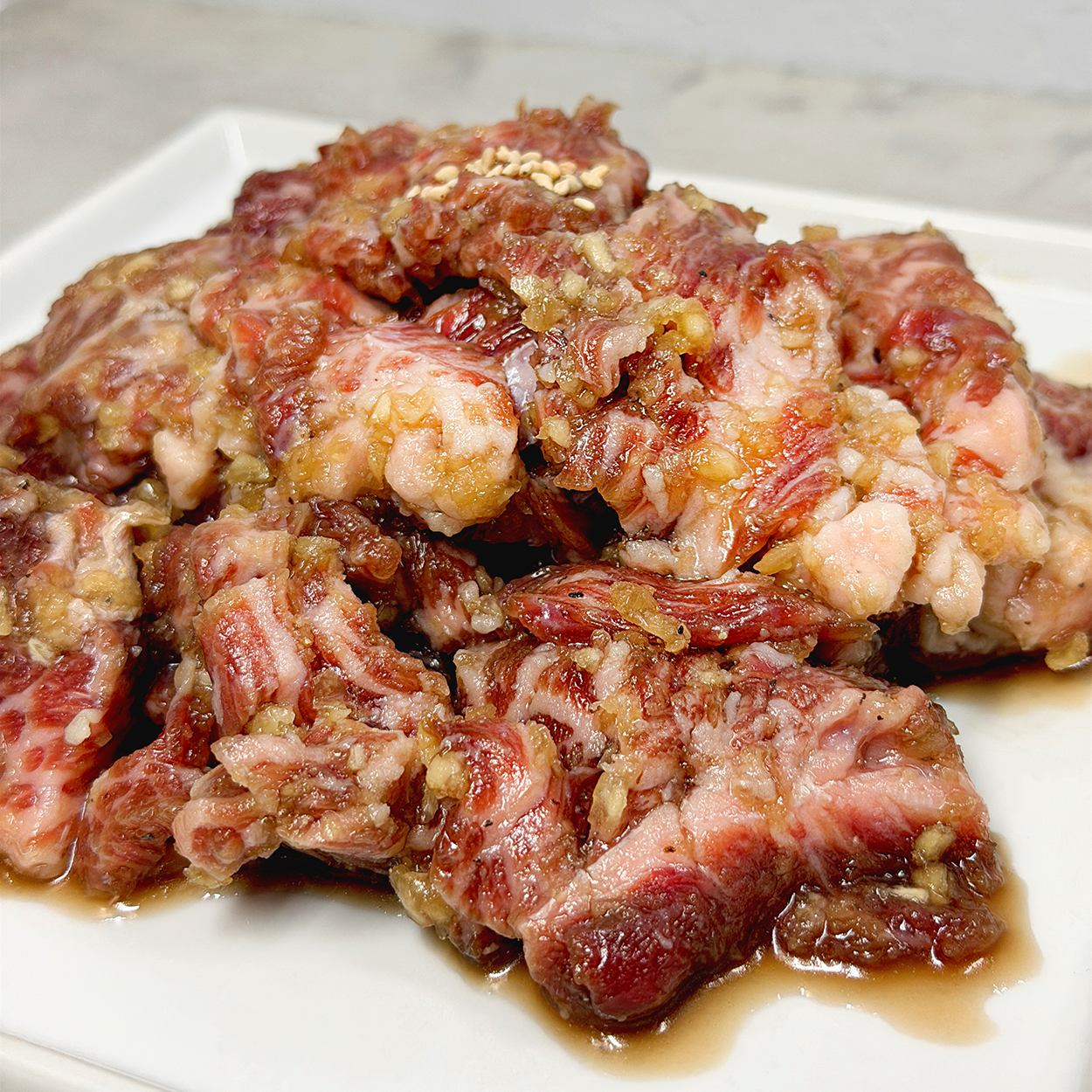 Yangnyeom jumulleok (Korean marinated prime short rib) – 1 lb served and plated | Banchan365