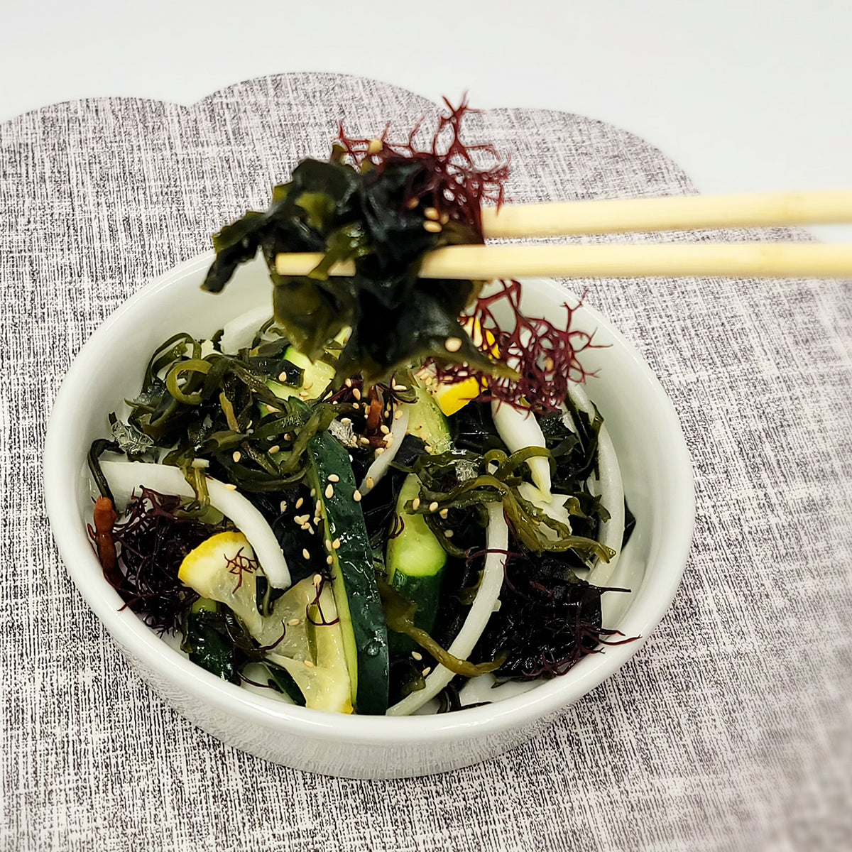 Close-up view of Wando seaweed salad (Korean assorted seaweed salad, Wando specialty) – large size | Banchan365