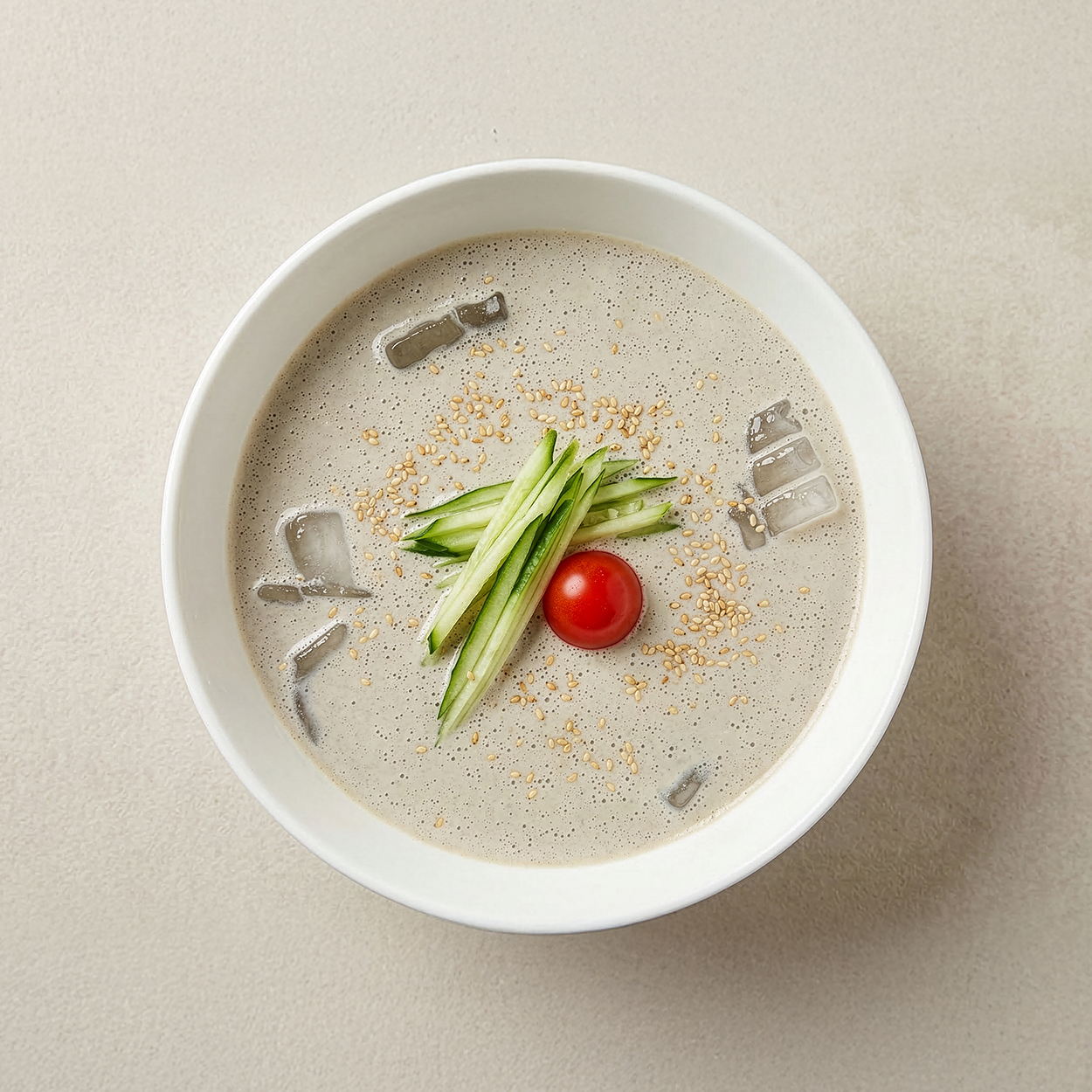 손으로 직접 만든 서리태 콩국