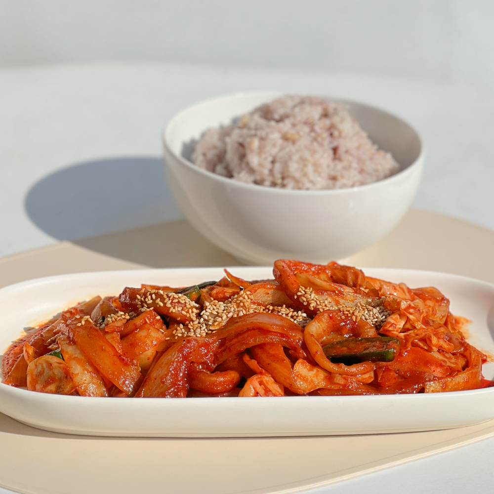 Ojingeo-bokkeum (Korean spicy stir-fried squid) – 1.5 lb – packaged for delivery | Banchan365