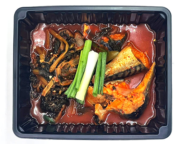 Siraegi godeungeo-jorim (Korean braised mackerel with dried radish greens) – detail view (image 5) | Banchan365