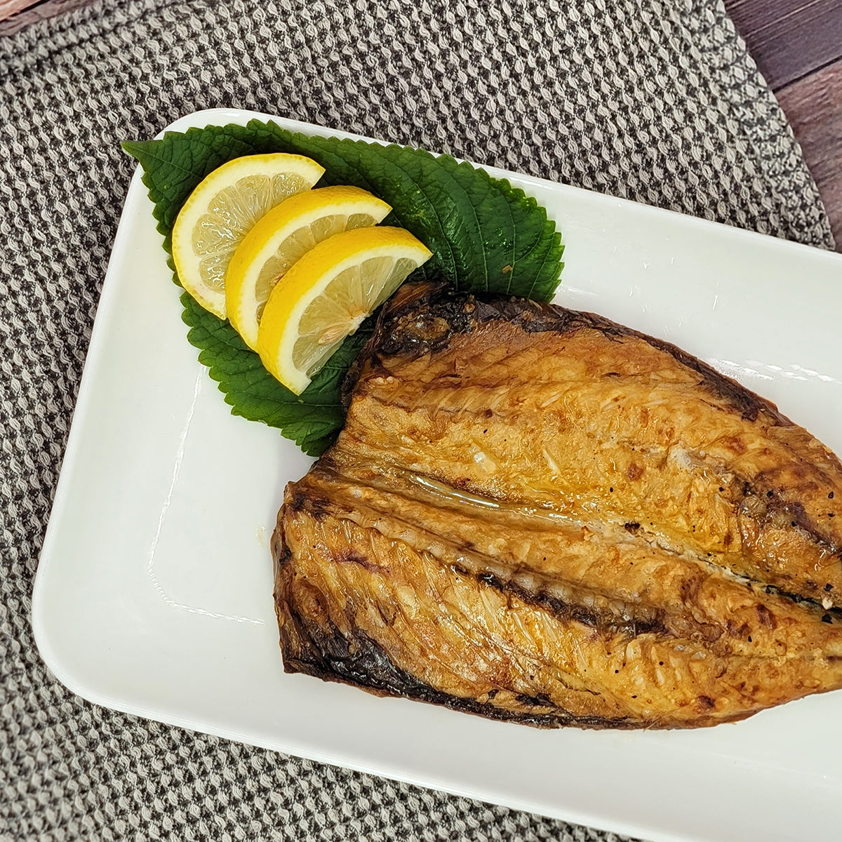 Close-up view of Godeungeo-gui (Korean grilled mackerel) – 2-3 servings | Banchan365