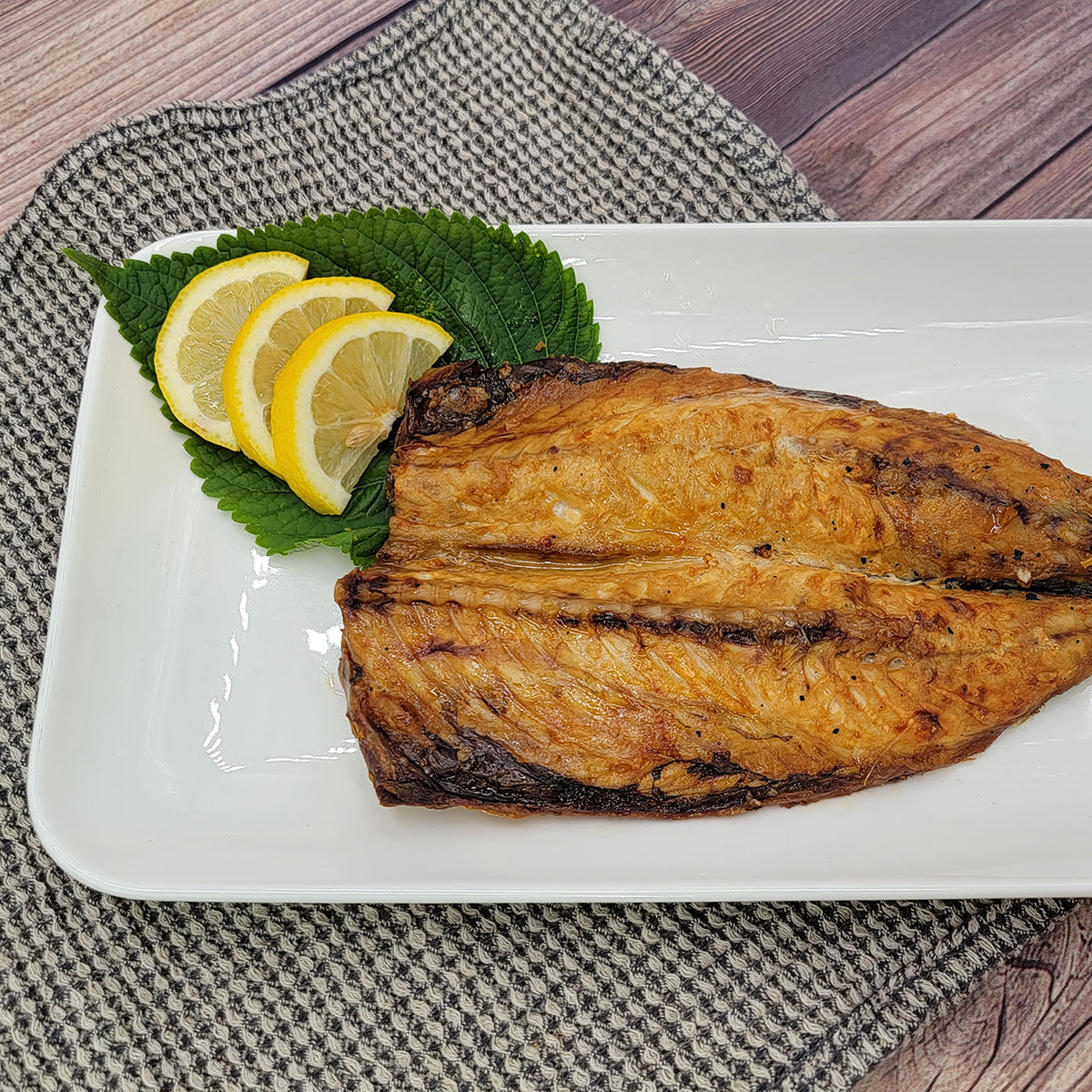 Godeungeo-gui (Korean grilled mackerel) – 2-3 servings served and plated | Banchan365