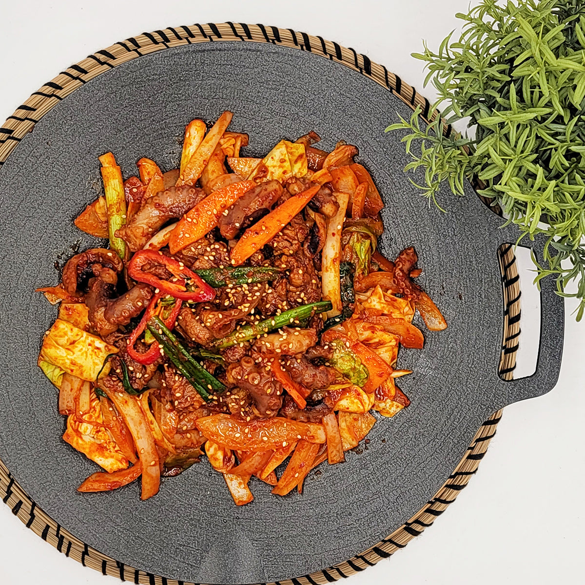 Nakji samgyeopsal (Korean octopus and pork belly stir-fry) – 1.5 lb served and plated | Banchan365