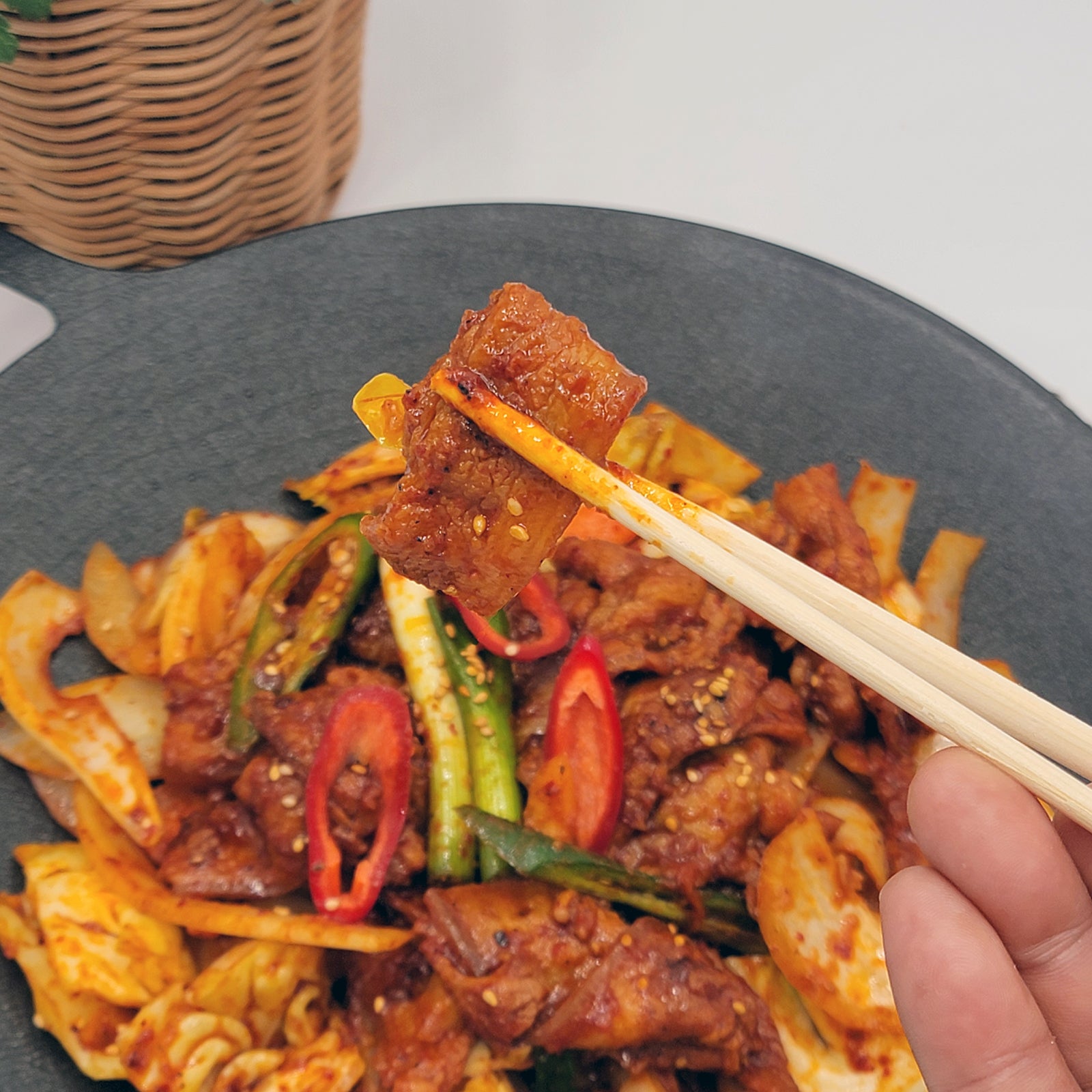 Jeyuk-bokkeum (Korean spicy stir-fried pork) – 1.5 lb – detail view (image 5) | Banchan365