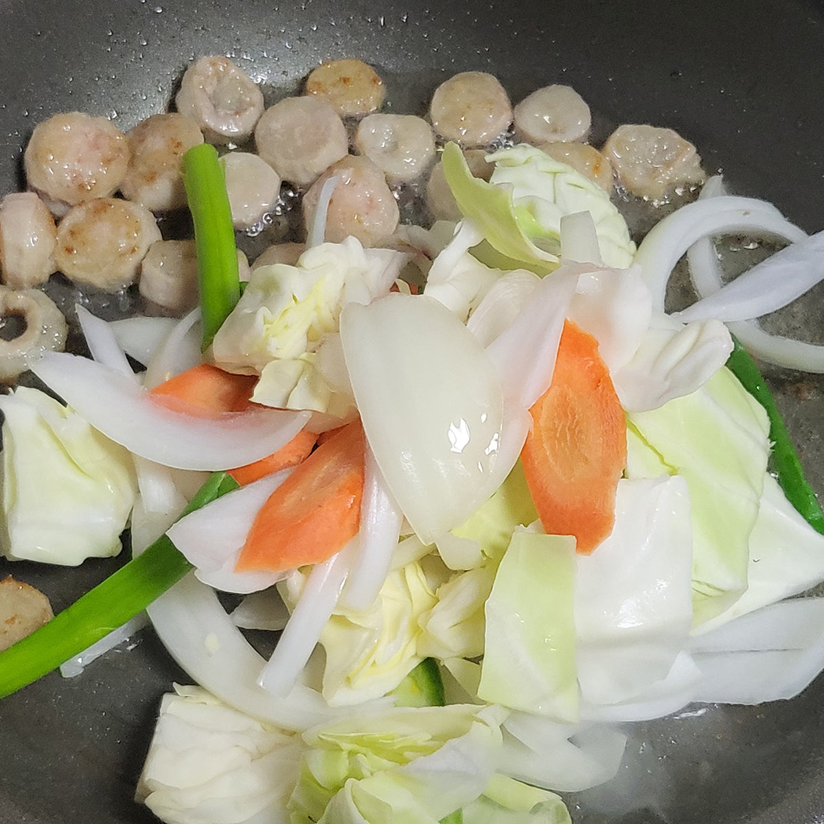Nakji daechang saeu-bokkeum (Korean stir-fried octopus, intestine, and shrimp) – detail view (image 7) | Banchan365
