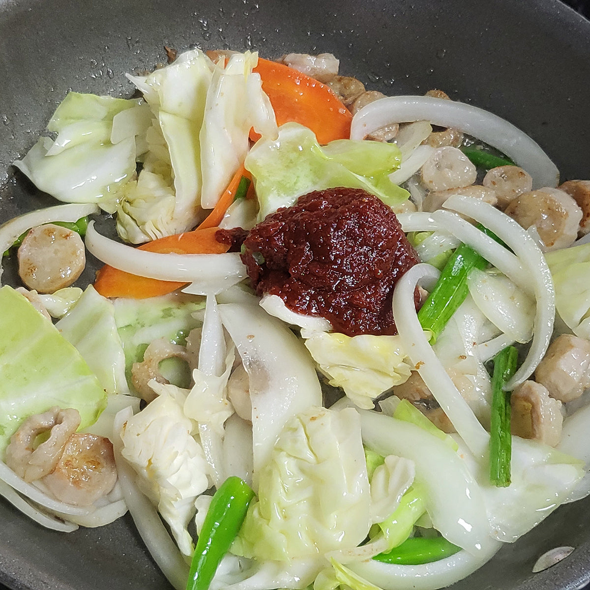 Nakji daechang saeu-bokkeum (Korean stir-fried octopus, intestine, and shrimp) – detail view (image 8) | Banchan365