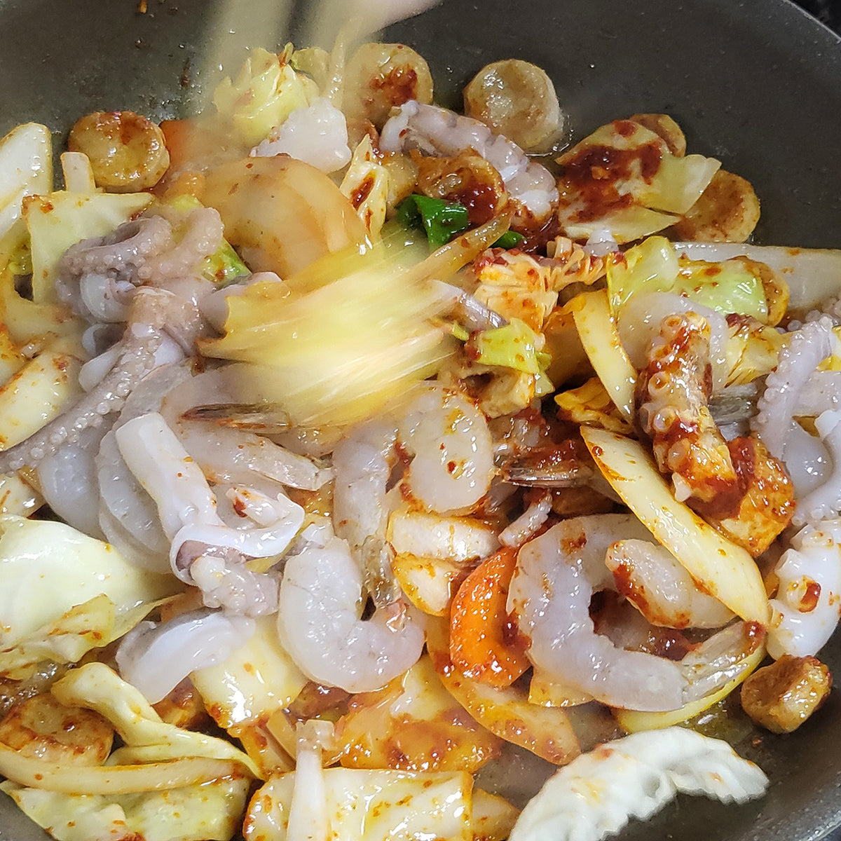 Nakji daechang saeu-bokkeum (Korean stir-fried octopus, intestine, and shrimp) – detail view (image 9) | Banchan365