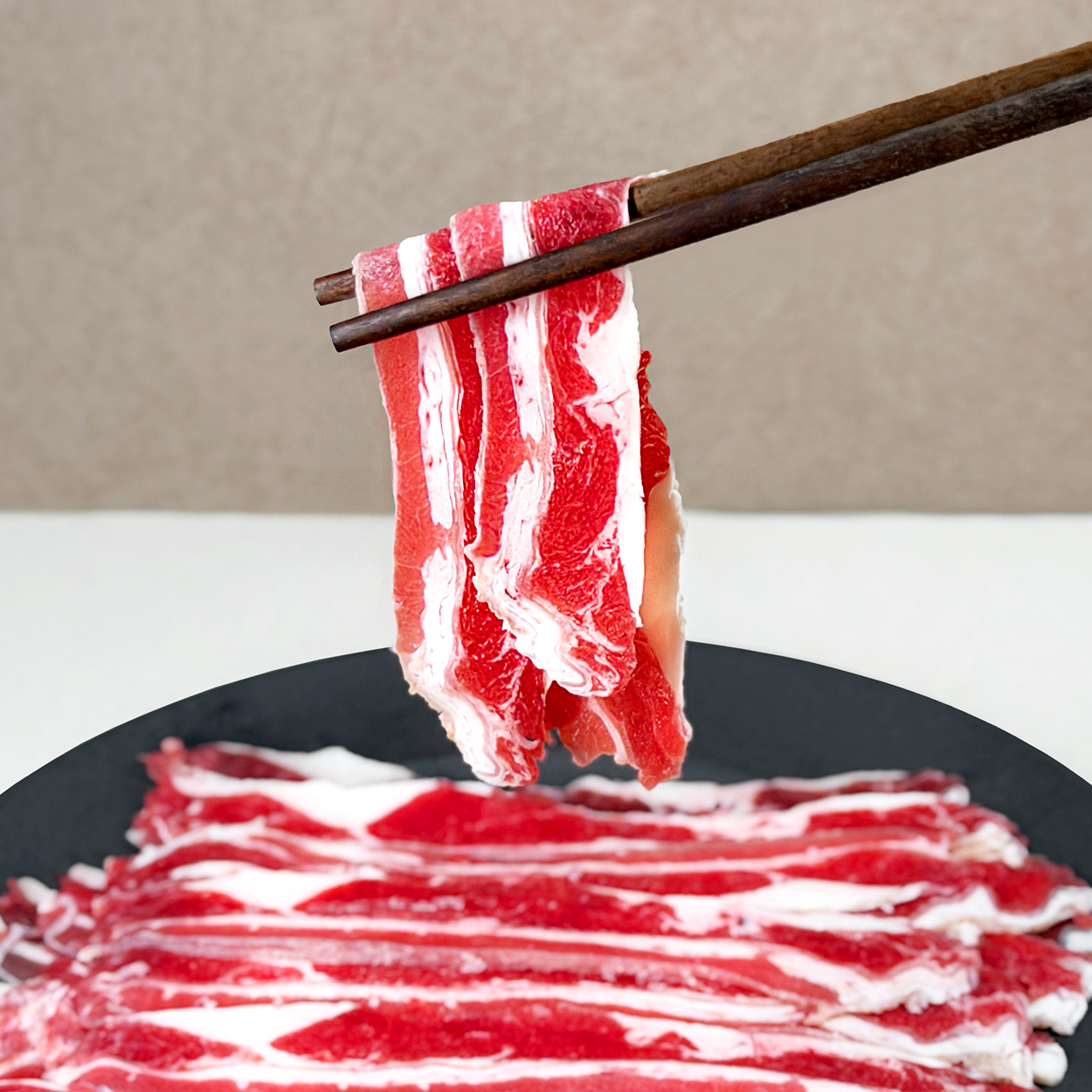 Close-up view of Angus beef short plate (uan-batsal) – 1 lb premium cut | Banchan365