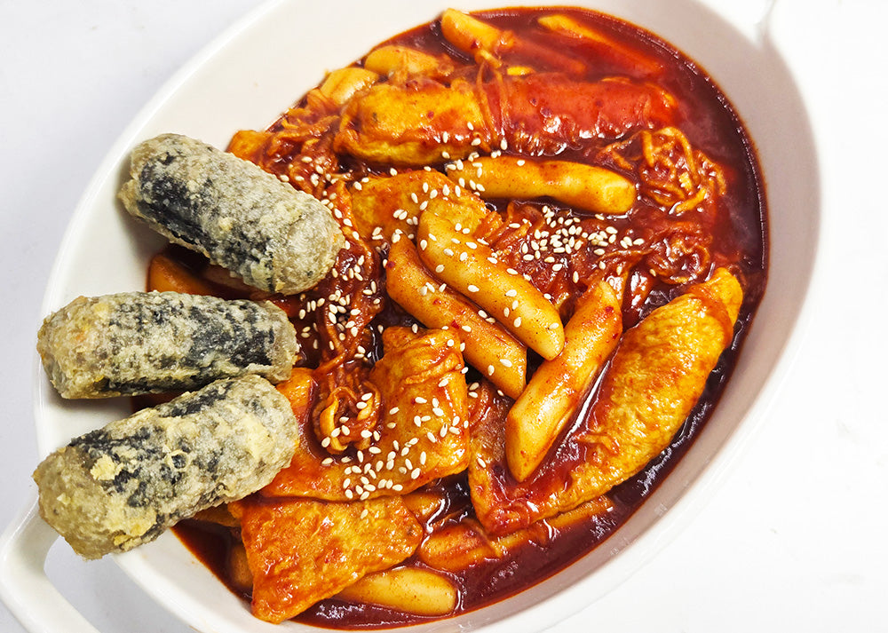 Tteokbokki – Korean spicy rice cakes with radish, Gwangjang Market style | Banchan365