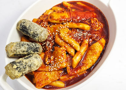 Tteokbokki – Korean spicy rice cakes with radish, Gwangjang Market style | Banchan365