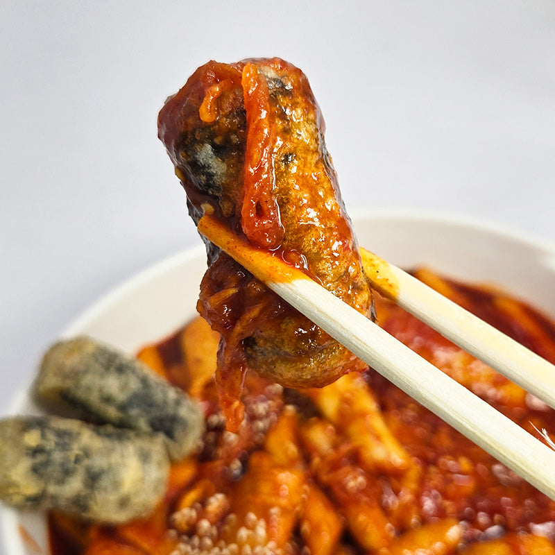Tteokbokki – Korean spicy rice cakes with radish, Gwangjang Market style | Banchan365
