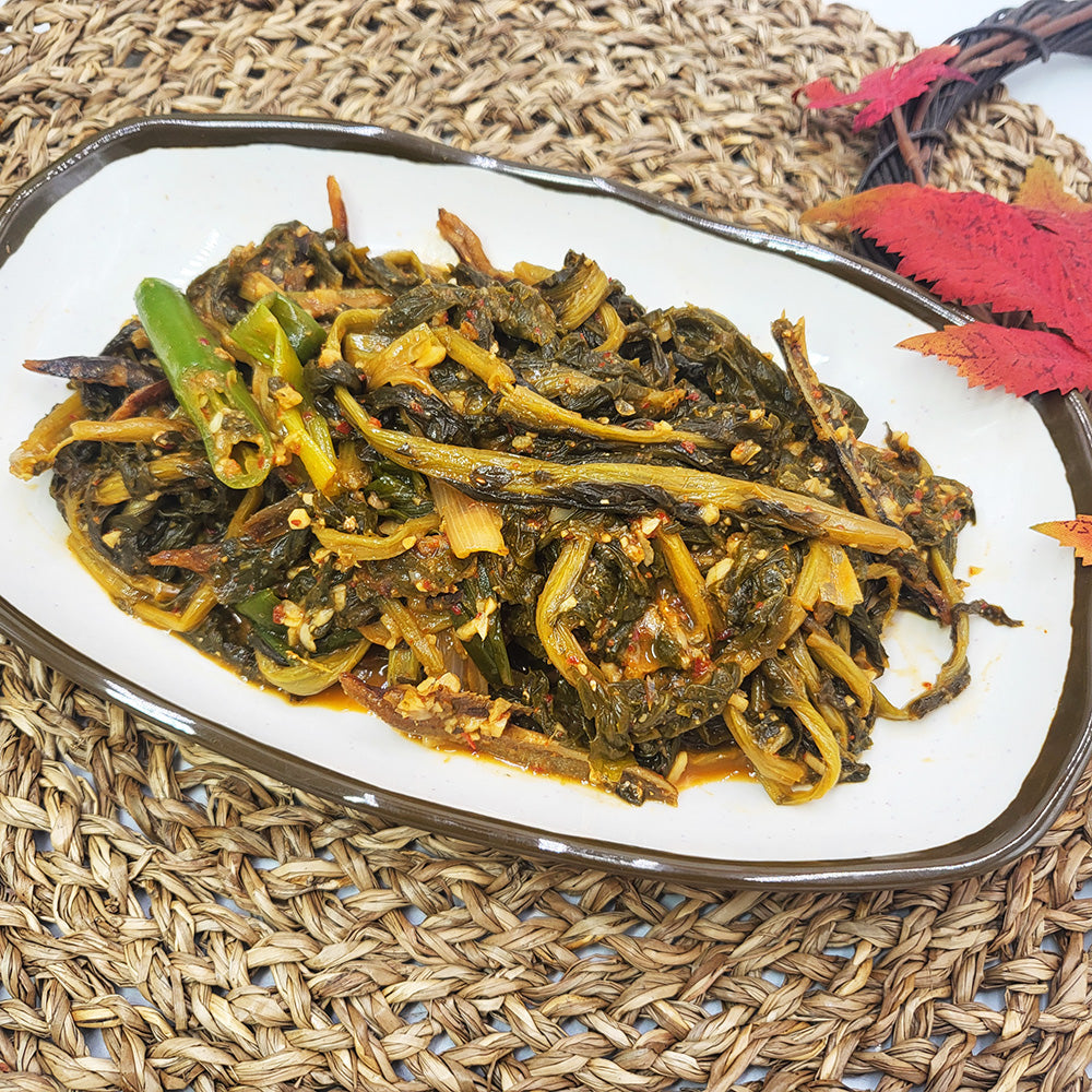 Close-up view of Siraegi doenjang-jijim (Korean dried radish greens with soybean paste) | Banchan365