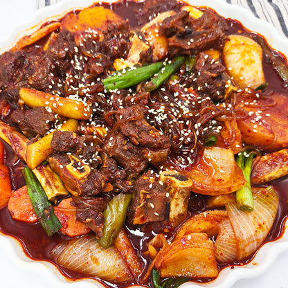 Maeun deunggalbi-jjim (Korean spicy braised beef back ribs) – packaged for delivery | Banchan365