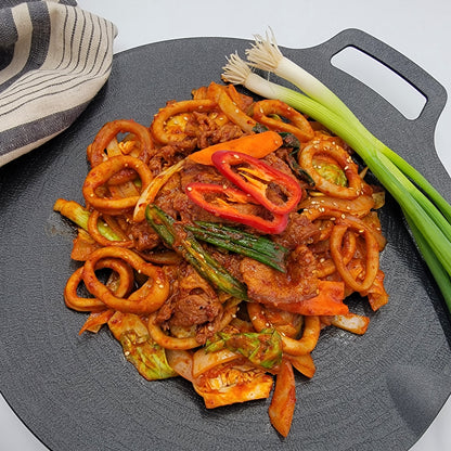 Ojingeo samgyeopsal-bokkeum (Korean stir-fried squid and pork belly) – 1.5 lb served and plated | Banchan365